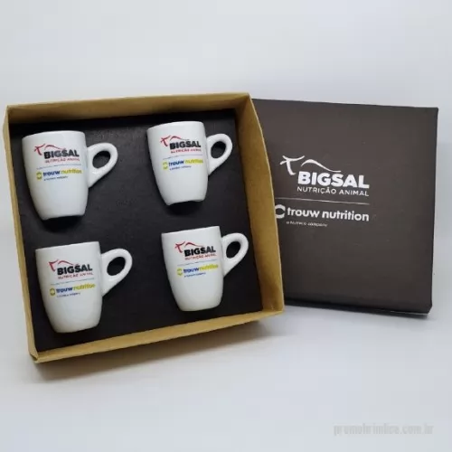 Kit xícara personalizado - Kit xícara Personalizado D561 com sua logomarca. 20 anos ajudando a cotar Brindes Promocionais com várias empresas num único clique. Kit Xícara personalizado em caixa de papel, 4 Xícaras de Porcelana.Kit Xícara personalizado em caixa de papel, 4 Xícaras de Porcelana.Kit xícara Personalizado, 149141, Design Promo Kits Corporativos. Clique e Cote no Portal PromoBríndice!