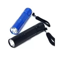 Lanterna Personalizada Alumínio. Disponível nas cores azul e preta e personalização a laser da logo. Não está incluso pilha AA. É o brinde personalizado ideal para fidelizar clientes e colaboradores.