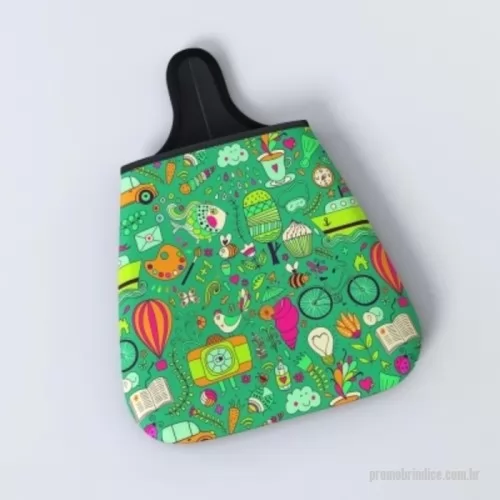 Lixeira para automóvel de neoprene personalizada - A Lixeira Para Carro Personalizada  é prática e elegante, ideal para manter seu veículo limpo. Com alta durabilidade, cores vivas e estampas resistentes, é um brinde econômico e sustentável que promove sua marca de forma eficiente e responsável