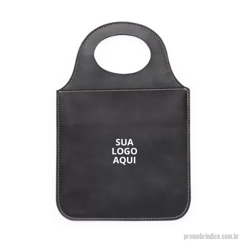 Lixo Car personalizado - Apresentamos o Lixocar de Couro Sintético: a solução elegante e prática para manter o interior do seu carro sempre limpo e organizado! Feita em couro sintético de alta qualidade, esta lixeira é durável e fácil de limpar, além de adicionar um toque sofisticado ao veículo. Personalize com o logotipo da sua empresa, mensagem ou design exclusivo, transformando-a em um brinde corporativo único e memorável. Ideal para eventos, reuniões e ações promocionais, o Lixocar de Couro Sintético destaca sua marca com estilo e funcionalidade. Surpreenda seus clientes e colaboradores com este brinde prático e refinado!