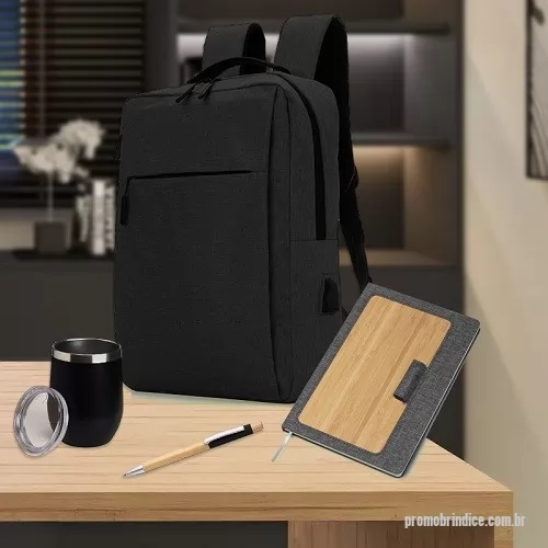 Luminária de Mesa personalizada -  Luminária. Lâmpada LED com carregador por indução, material feito em plástico, com haste flexível emborrachada, anel em borracha para não arranhar o aparelho e 4 pontos em borracha para não deslizar na superfície. Dimensões | Altura Max 36,5 x Largura 8,5cm Peso (gm) | 160 