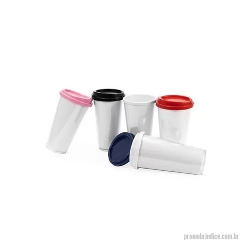 Manuseio personalizado - Um copo em plástico de camada dupla que é uma opção versátil para as mais diversas situações. A construção resistente tanto do copo interno branco quanto do copo externo transparente ajudam em um manuseio seguro e livre do contato direto com o frio o