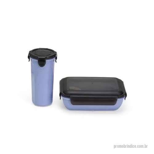 Marmita personalizada - Kit com copo salada de 500ml e marmita hermética de 1L com divisórias, garfo e faca feitos em fibra de bambu. A combinação ideal para as refeições do dia a dia. Feitos em PP atóxico e livres de BPA, são totalmente seguros para alimentos. Ambos são equipados com travas de segurança e supervedação, permitindo que leve-os para qualquer lugar sem riscos de vazamentos. O copo possui escala de medição até 500 ml e sua tampa ainda serve como porta copo, enquanto a marmita contém três divisórias internas que mantêm os sabores separados e controlam as porções, facilitando a montagem de uma dieta equilibrada. Cores Dispiníveis: Azul, Bege, Rosa e Roxo.
