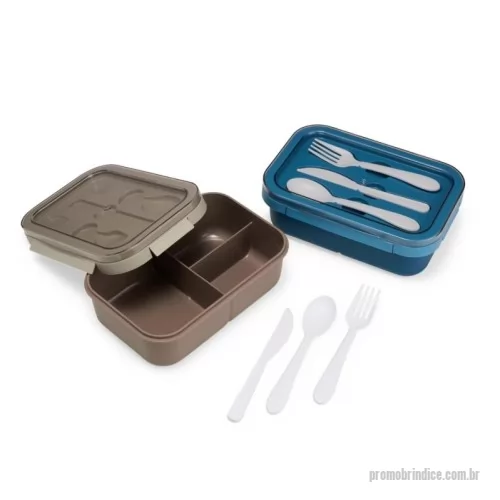Marmita personalizada - Ideal para refeições práticas e bem organizadas, essa marmita de 1L feita em polipropileno atóxico, livre de BPA, possui uma tampa hermética que evita vazamentos e mantém a frescura dos alimentos. Suas 3 divisórias internas, permitem a separação de cada item sem misturar os sabores. Na parte superior da tampa, um compartimento com visor plástico transparente guarda os talheres — garfo, faca e colher — para acesso rápido e prático. A escolha perfeita para quem valoriza praticidade e organização na hora das refeições!