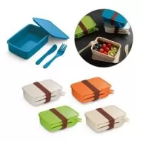 Marmita hermética em fibra de bambu (60%) e PP (40%) com compartimento com capacidade até 600 mL. Contém banda elástica com suporte para 2 talheres, inclusos: garfo e faca. Apto para micro-ondas (retirar a tampa). Certificação EU Food Grade. 165 x 111 x 50 mm