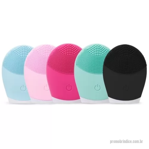 Massageador personalizado - Massageador facial produzido em silicone à prova d’água, a escova possui três tamanhos de cerdas que limpam e massageiam a face. A limpeza da face através do uso do produto, limpa profundamente os poros melhorando vários aspectos da pele, aumentando o fluxo sanguíneo.