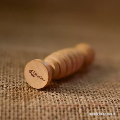 Massageador personalizado - Massageador Personalizado 006 com sua logomarca. 20 anos ajudando a cotar Brindes Promocionais com várias empresas num único clique. O Massageador Pé Mini é excelente antiestresse utilizado na massagem das mãos, ele ajuda na circulação do sangue e também pode ser utilizado na parte de cima (no dorso) dos nossos pés.O Massageador Pé Mini é excelente antiestresse utilizado na massagem das mãos, ele ajuda na circulação do sangue e também pode ser utilizado na parte de cima (no dorso) dos nossos pés.Massageador Personalizado, 36491, Amor Perfeito Massageadores. Clique e Cote no Portal PromoBríndice!