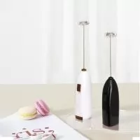 Descrição: Misturador elétrico portátil. Para o funcionamento do produto necessita de duas pilhas AA (não acompanha).