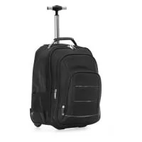 Mochila de carrinho 38 litros com padrão para bagagem de mão, conforme especificações IATA (Associação Internacional de Transportes Aéreos). Confeccionada em nylon, contém alça de mão com pegador emborrachado com cabo de aço interno para garantir maior resistência, puxador retrátil com regulagem e botão acionador, alças para as costas escondidas no compartimento traseiro com zíper, compartimento mediano com divisórias para documentos e canetas, compartimento frontal pequeno e bolsos laterais em malha. O compartimento principal possui bolso para notebook até 13.3 polegadas e forro com zíper. Possui duas rodinhas e freio em plástico, além de um sistema velcro para junção do compartimento das alças com a parte inferior, tampando as rodinhas enquanto transporta a mochila nas costas.