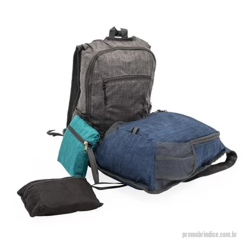 Mochila dobrável personalizada - Prática e despojada, a nossa mochila dobrável de 16 litros é a escolha certa para uma rotina desde academia ao esporte, com facilidade. Compacta, pode ser guardada em formato de estojo quando não estiver em uso, sendo a bolsa extra perfeita que não ocupa espaço. Produzida em Oxford, conta com um compartimento amplo com bolso, dois bolsos laterais em tela para garrafas ou itens essenciais, detalhe refletivo, tornando-o seguro durante viagens ou corridas a noite e um bolso frontal de fácil acesso para guardar documentos, chaves ou outros pertences. Além disso, a mochila conta com alças de ombro respiráveis que os mantêm mais frescos e confortáveis durante as aventuras ao ar livre. Perfeita para quem precisa de versatilidade e eficiência em uma só peça.