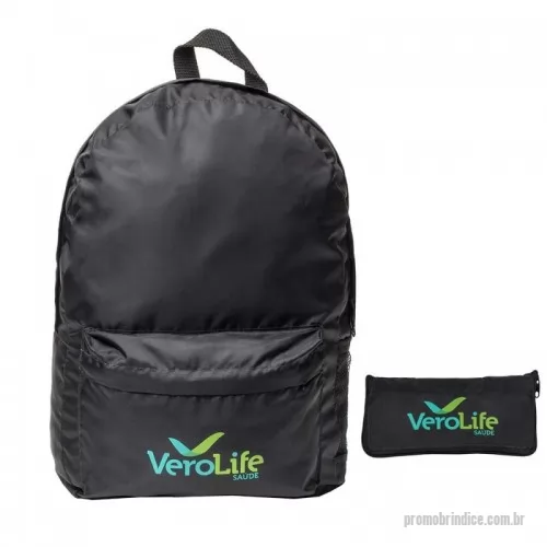 Mochila dobrável personalizada - Mochila dobrável muito prática para levar em viagens ou compras, quando dobrada ocupa pouco espaço para transportá-la. Possui bolso frontal para organização de seus objetos. Produzida em nylon 210 ou emborrachado, a gravação é feita na mochila e na necessaire. Várias opções de cores. Medidas 42x29x13.