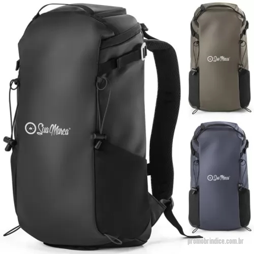 Mochila ecológica personalizada - Mochila personalizada estilo hiking para utilização diária em ambientes urbanos, esportes ou desportos ao ar livre. O design funcional aliado à qualidade e resistência dos materiais fazem desta mochila um produto único. Composta por 600D poliéster reciclado (100% rPET) com revestimento resistente à água. A mochila tem compartimento posterior totalmente almofadado para notebook até 14” e compartimento principal com bolso multifunções em 210D poliéster reciclado (100% rPET). Bolsos laterais em tela mesh e bolso superior com zíper. Possui características particulares como presilhas multifuncionais, correias para controlo do peso, cinta peitoral. Capacidade até 18 Litros