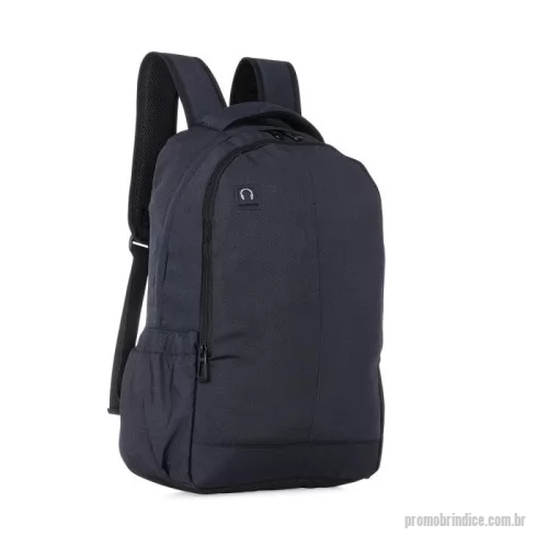 Mochila para degustação personalizada - Mochila em Poliéster para Notebook – Organização Inteligente e Conforto em Todos os Momentos  Ideal para o dia a dia no trabalho, estudos ou viagens, esta mochila em poliéster oferece proteção e praticidade no transporte do seu notebook e acessórios. Conta com dois compartimentos principais: um com bolso acolchoado para notebook e outro com divisórias internas para documentos, itens pessoais e bolso em tela. Possui ainda saída interna para fones de ouvido e dois bolsos laterais. Seu design funcional é complementado por alça de mão, alças de ombro ajustáveis com revestimento em espuma e parte traseira acolchoada, garantindo conforto ao longo do uso.  Especificações:  Dimensões: 48 cm (A) x 37 cm (L) x 13,5 cm (P)  Área para gravação: 28 cm x 13 cm  Peso aproximado: 506 g