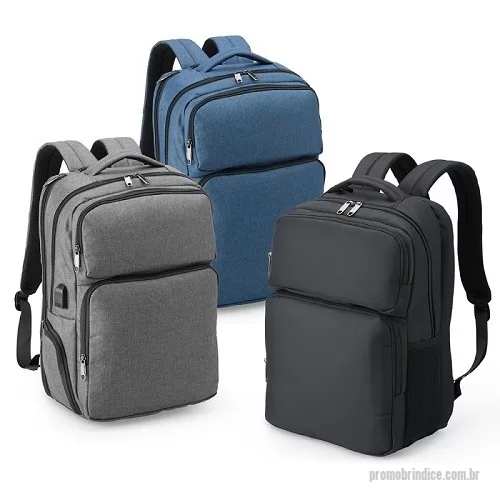 Mochila para notebook personalizada - Mochila de nylon de 29 litros com 6 compartimentos, sendo o principal com bolso para notebook de 15,6 polegadas e um compartimento com abertura lateral para armazenar documentos. Contém divisórias internas para acessórios e porta-chaves. A mochila possui adaptador USB externo, bolso antifurto nas costas, bolso na lateral com elástico, engate para malas de viagem, área costada com revestimento espumado e alças com bolsos integrados para cartões ou moedas