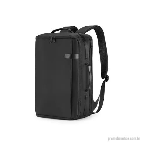 Mochila para notebook personalizada - Mochila para Notebook 15,6” produzida em poliéster acolchoado, divisória com ampla abertura para acomodar vestuário e outros pertences, alças de ombro acolchoadas,alça na lateral para locomoção, interior com divisórias com zíper para acomodar pequenos objetos, engate para mala de viagem e porta USB na lateral.