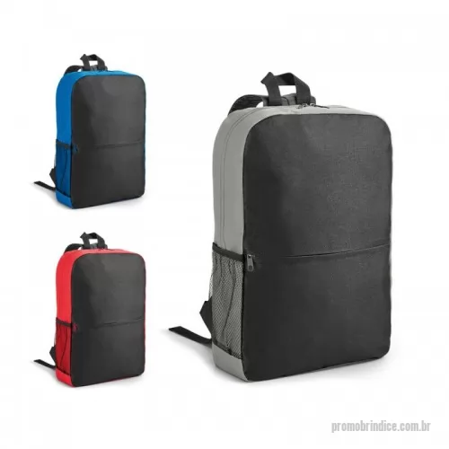 Mochila para notebook personalizada - Mochila para notebook em 600D. Contém bolso frontal com fecho e bolso lateral em tela. Compartimento com divisória para computador até 15.6''. Interior forrado e almofadado com bolsos interiores. Alça de ombro ajustável e com reforço. 290 x 430 x 100 mm