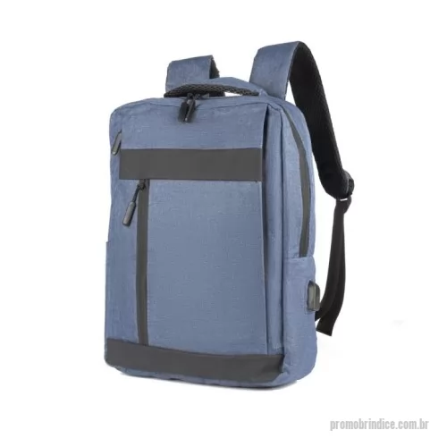 Mochila para notebook personalizada - Mochila p/ Notebook em tecido poliéster.  Parte externa: Alças de mão e de ombro acolchoadas; 2 bolsos frontais com zíper; Conector USB na lateral;  Parte interna: Compartimento para Notebook, Tamanho total do Notebook - 15,6