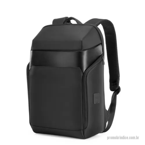 Mochila para notebook personalizada - Mochila Premium, adequada para viagens de negócios, feito de tecido de poliéster, alças de ombro acolchoadas, e bolso frontal. Aceita notebook de até 15,6”, porta USB na lateral, engate para mala de viagem, com dois bolsos nas laterais.