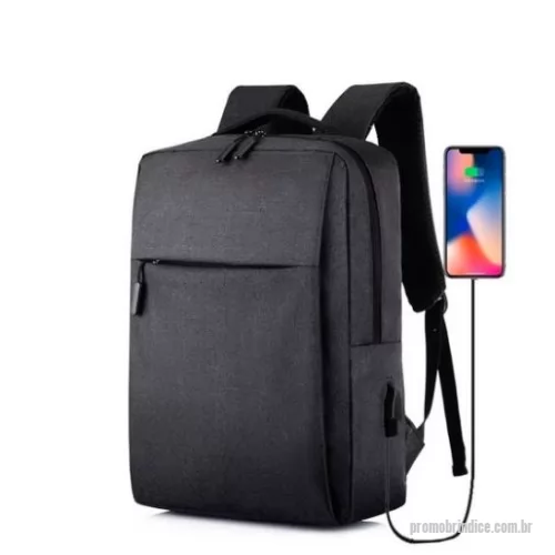 Mochila para notebook personalizada - Mochila para note book em poliéster 300D externo e 210D interno com capacidade de 20L. 2 divisórias externas, compartimento para o note book e divisórias internas, zíperes com puxador de borracha e carregador, de celular, alça almofadada.