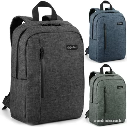 Mochila para notebook personalizada - A mochila ideal para quem busca praticidade e proteção para seu notebook e tablet! Feita em 600D de alta densidade, ela garante resistência e durabilidade. Seu compartimento principal é forrado e conta com 2 divisórias almofadadas, protegendo seu computador de até 14” e seu tablet de até 9.7”. Além disso, possui 1 bolso frontal e 1 lateral, perfeitos para guardar itens extras com facilidade. As alças e a parte posterior também são almofadadas, proporcionando conforto durante o uso. Com capacidade de 12 litros, ela é perfeita para o dia a dia.