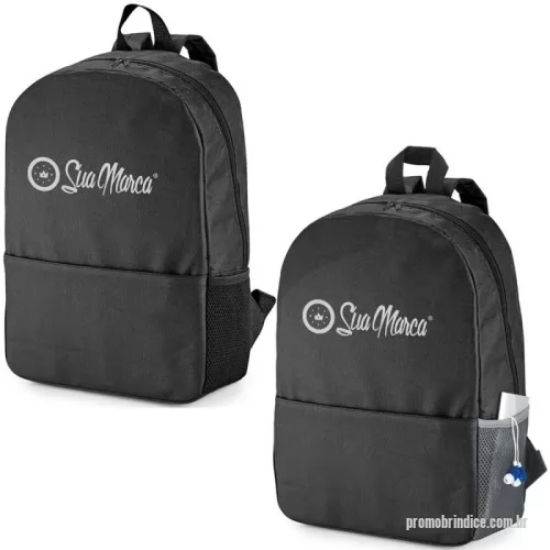 Mochila para notebook personalizada - Mochila para notebook confeccionada em tecido resistente. Possui compartimento principal com divisória acolchoada para acomodar notebooks de até 15.6 polegadas com segurança. Conta com bolso lateral em tela para fácil acesso a pequenos objetos e bolso frontal com fechamento em zíper para maior praticidade. A parte posterior e as alças são acolchoadas, proporcionando conforto durante o uso. Capacidade total de até 16 litros, ideal para o dia a dia ou para transportar itens com organização e proteção.