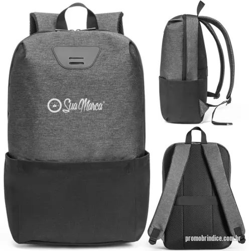 Mochila para notebook personalizada - Mochila personalizada para notebook em tecido de alta densidade com acabamento brilhante Possui um compartimento principal com divisória para notebook até 15 polegadas um bolso frontal com zíper e dois bolsos laterais em tela Parte posterior e alças almofadadas Contém alça de transporte para trolley Capacidade de até 17 litros