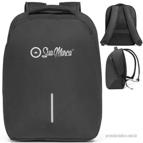 Mochila para notebook personalizada - Mochila personalizada para notebook em tecido 600D ripstop com sistema antirroubo. Compartimento principal com divisória para notebook até 15 polegadas e bolso frontal com duplo acesso. Possui alça de transporte para trolley, alças e parte posterior almofadadas. Elemento refletivo na parte frontal. Capacidade de 17 litros.