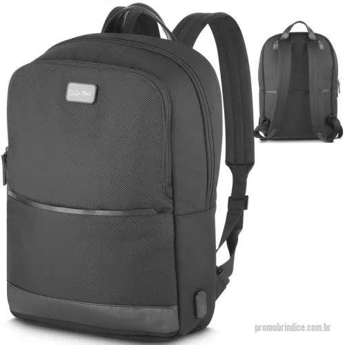 Mochila para notebook personalizada - Mochila Premium Personalizada, perfeita para quem busca estilo, conforto e funcionalidade. Confeccionada em poliéster acolchoado de alta qualidade, garante durabilidade e proteção para seus itens essenciais. Suas alças de ombro acolchoadas oferecem um ajuste confortável, enquanto o tecido impermeável protege contra imprevistos climáticos. Conta com um bolso frontal com zíper para itens de fácil acesso e uma divisória interna para canetas e objetos pequenos. Aceita notebooks de até 15,6”, além de ter um porta USB na lateral para maior praticidade. Ideal também para viagens, com engate para mala de viagem. Organize-se com estilo e conforto!