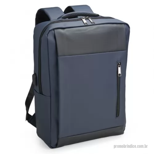 Mochila para notebook personalizada - Proteção, segurança e praticidade em um só modelo! Esta mochila de 22 litros é confeccionada em poliuretano impermeável, garantindo resistência e proteção extra contra chuva e respingos. Seu compartimento principal inclui um espaço acolchoado para notebook de até 17 polegadas, enquanto o cadeado numérico TSA adiciona uma camada extra de segurança, tornando-a uma opção antifurto ideal para o dia a dia. Conta ainda com dois bolsos laterais para itens de fácil acesso e adaptador USB para carregar dispositivos com mais praticidade. O transporte é confortável e respirável, graças à alça de mão e às alças para as costas com revestimento espumado.