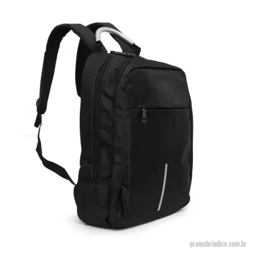Mochila para notebook personalizada - Mochila anti-furto com cadeado de segredo. Produzido em poliéster, tem a parte frontal à prova d’água (respingos). Compartimento principal com bolso para notebook 15,6 e divisórias, bolso de tela, parte externa com cadeado de segredo para trava dos zíperes; e bolso frontal. Possui entrada para fone de ouvido, suporte com entrada USB na parte externa e cabo USB acoplado internamente; permitindo a conexão de um carregador portátil na área interna e a conexão de um eletrônico na área externa, viabilizando a carga e utilização do eletrônico enquanto caminha. Alças para as costas ajustáveis revestidas com espuma, alça para mãos em alumínio e alça para encaixe em malas de viagem. Utilização do cadeado: para criar um segredo, pressione e segure o botão, crie a numeração desejada e em seguida solte o botão para assumir a codificação criada. Repita o mesmo processo sempre que necessitar fazer alguma alteração.