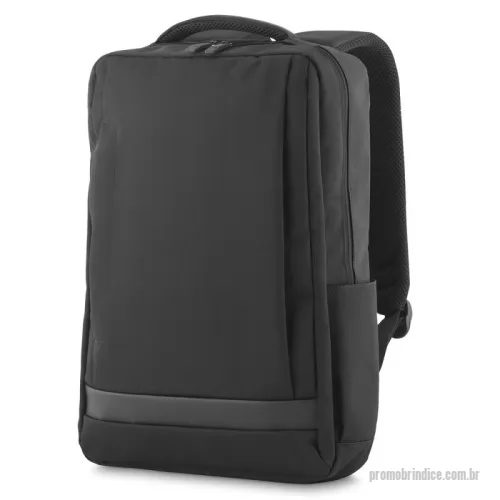 Mochila para notebook personalizada - Mochila para notebook em tecido poliéster com detalhe em PVC com interior em 210D.  Parte externa: Conector USB e áudio P2 na lateral, ligado ao interior da mochila via cabos. Bolso frontal com abertura na lateral. Bolso na lateral. Alça de ombro e mão acolchoadas. Encaixe p/ mala de viagem.  Parte interna: Compartimento acolchoado p/ notebook 40x28cm. Tamanho total do Notebook - 15.6
