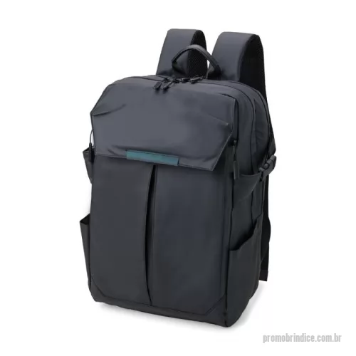 Mochila para notebook personalizada - Mochila de 30 Litros confeccionada em couro sintético resistente à água. Contém três compartimentos, sendo um deles exclusivo para acomodar capacete de bicicleta e outro para notebook de 15,6