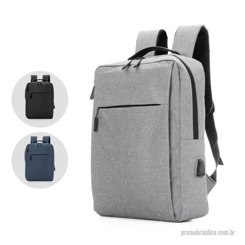 Mochila para notebook personalizada - Mochila para notebook em tecido poliéster 600D e interior em 210D. Parte externa: 2 Bolsos frontais com ziper; 1 Bolso lateral; Alça de mão e ombro acolchoadas; Conector USB externo na lateral; Engate para mala de viagem.  Parte interna: Compartimento acolchoado para notebook de 39x27cm; Tamanho total do Notebook - 15,6¨ 2 Porta Objetos; 2 Porta Canetas.