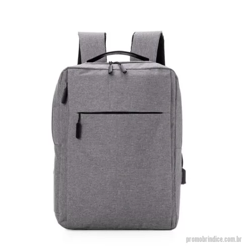 Mochila para notebook personalizada - Mochila para notebook em tecido poliéster 600D e interior em 210D. Parte externa: 2 Bolsos frontais com ziper; 1 Bolso lateral; Alça de mão e ombro acolchoadas; Conector USB externo na lateral; Engate para mala de viagem.  Parte interna: Compartimento acolchoado para notebook de 39x27cm; Tamanho total do Notebook - 15,6¨ 2 Porta Objetos; 2 Porta Canetas.
