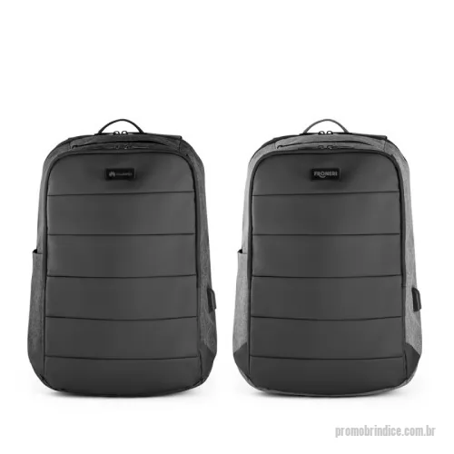 Mochila para notebook personalizada - Mochila para notebook em 300D com placa de metal preta personalizável e 2 compartimentos principais. Os 2 bolsos almofadados são compatíveis com computador até 17