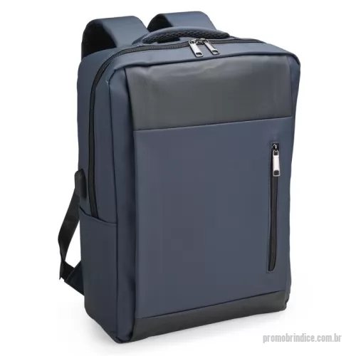 Mochila para notebook personalizada - Proteção, segurança e praticidade em um só modelo! Esta mochila de 22 litros é confeccionada em poliuretano impermeável, garantindo resistência e proteção extra contra chuva e respingos. Seu compartimento principal inclui um espaço acolchoado para notebook de até 17 polegadas, enquanto o cadeado numérico TSA adiciona uma camada extra de segurança, tornando-a uma opção antifurto ideal para o dia a dia. Conta ainda com dois bolsos laterais para itens de fácil acesso e adaptador USB para carregar dispositivos com mais praticidade. O transporte é confortável e respirável, graças à alça de mão e às alças para as costas com revestimento espumado.