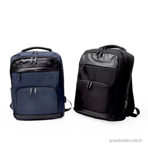 Mochila para notebook personalizada - Mochila de Poliéster 29 litros com detalhes em couro sintético. A mochila possui 4 compartimentos, sendo o principal com bolso para notebook 15,6 polegadas. Contém divisórias internas para acessórios, bolso lateral, alça para engate em malas de viagem e suporte externo USB.