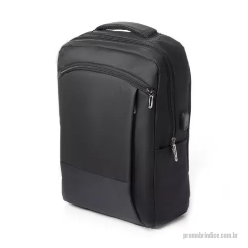 Mochila para notebook personalizada - Mochila para notebook em tecido poliéster parte externa: bolso frontal com zíper, bolso pequeno na lateral direita. Conector usb. Alça de mão. Alça de ombro acolchoada. Engate para mala de viagem. parte interna: compartimento acolchoado para notebook até 15 polegadas. Porta caneta. Porta objeto.
