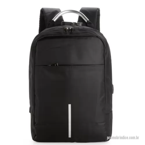Mochila para notebook personalizada - Descrição: Mochila antifurto em poliéster impermeável, com capacidade de 16 litros e fechamento em zíper. Possui cadeado de segredo, entrada externa para cabo USB, passagem para fones de ouvido, três compartimentos de diferentes tamanhos, incluindo bolso frontal com divisória para notebook de até 15,6 polegadas e alça superior reforçada. Conta ainda com engate para malas, alças de costas e painel traseiro acolchoados. Altura :  41 cm  Largura :  25 cm  Profundidade :  12 cm