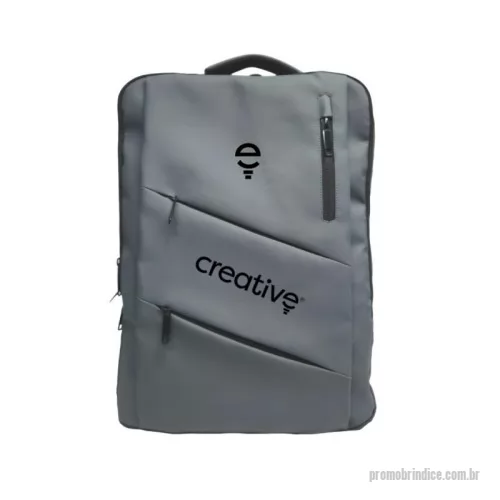 Mochila para notebook personalizada - Mochila espaçosa e prática, revestida em couro sintético + PU de alta qualidade. Com um design moderno e arrojado, possui 5 compartimentos, sendo 3 deles com abertura frontal e é ideal para quem busca um acessório diferenciado que pode ser utilizado para diversas situações. Espaço interno amplo, compartimento para notebook e outras divisórias, alças ajustáveis e acolchoadas para um maior conforto e alça traseira para encaixe na bagagem.