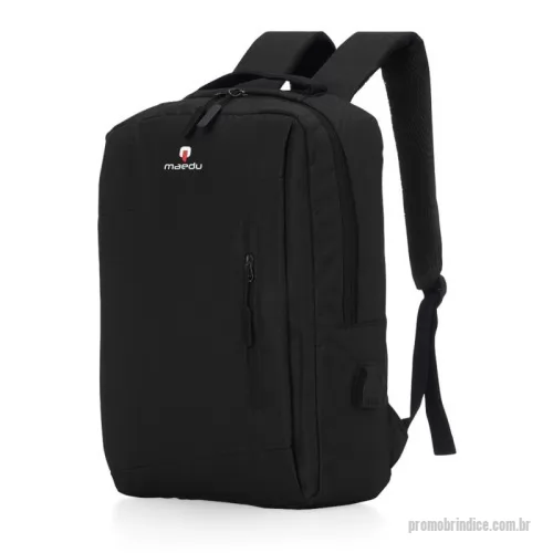 Mochila para notebook personalizada - Mochila em nylon com capacidade máxima de até 17 litros. Possui três compartimentos, sendo o principal com divisórias para notebooks de até 15,6 polegadas e bolsos internos em diferentes tamanhos. Conta ainda com bolso lateral e suporte USB externo.