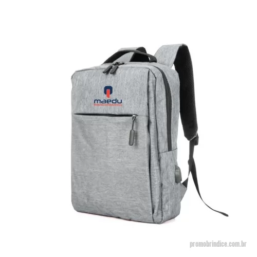Mochila para notebook personalizada - Mochila de nylon 20 litros com três compartimentos, sendo o principal com bolso para notebook 15,6. Com divisórias internas para acessórios, a mochila possui bolso lateral e suporte externo usb.