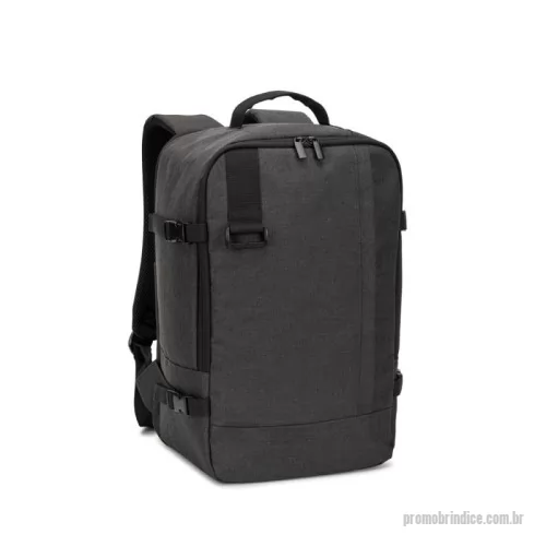 Mochila para notebook personalizada - Mochila desenvolvida para cumprir as dimensões exigidas pelas companhias aéreas, permitindo-lhe viajar com tudo o que necessita como bagagem de mão. Composta em poliéster reciclado (rPET) 600D de alta densidade, com acabamento repelente à água, e forro em poliéster reciclado (rPET) 210D. Possui um compartimento principal amplo para roupa, um compartimento totalmente almofadado para um notebook até 14