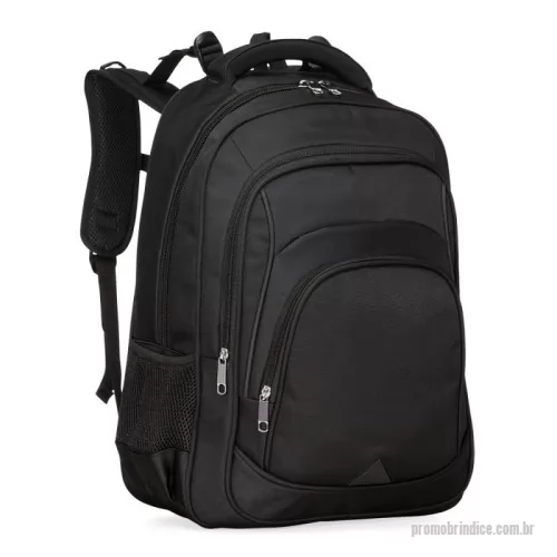 Mochila para notebook personalizada - Mochila confeccionada em poliéster impermeável com capacidade máxima para 27 litros. Possui três compartimentos, um deles com bolso para notebooks de até 15,6 polegadas. Conta ainda com bolsos laterais em malha, alça para encaixe em malas de viagem, alças de compensação, duas alças de mãos e área costada com revestimento espumado. Acompanha plaquinha metálica para personalização.