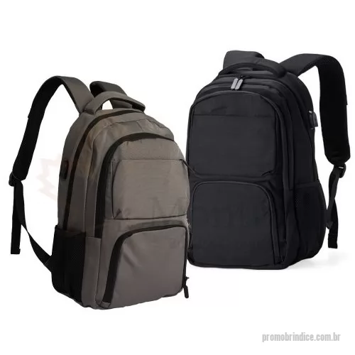 Mochila para notebook personalizada - Mochila de poliéster 30 litros com seis compartimentos, sendo o principal com bolso para notebook 15,6 e tablet 12,4. Com divisórias internas para acessórios e porta chave, a mochila possui adaptador USB externo, bolsos laterais telados, duas alças de mãos, área costada e alças para as costas com revestimento espumado.  Altura : 46 cm  Largura : 30 cm  Profundidade : 22 cm