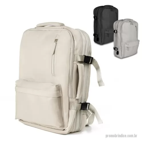 Mochila para notebook personalizada - 	Mochila para notebook com expansor, confeccionada em tecido externo de poliéster 600D com detalhe em PU no zíper e tecido interno em poliéster 210D. Conta com dois bolsos frontais com zíper, alças de mão e de ombro acolchoadas, conector USB na lateral, engate para mala de viagem e três engates rápidos. Possui ainda dois compartimentos com divisórias para pequenos objetos e compartimento acolchoado para notebook de até 15,6”. Possui uma capacidade de 15 Litros (Fechada) e 31 Litros (Expandida).