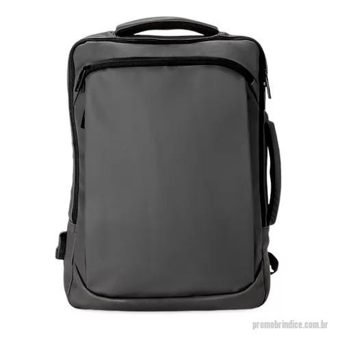 Mochila para notebook personalizada - Mochila em Oxford 900D em poliéster com filme laminado (termicamente aplicado) ¹ 22 litros resistente à água com cinco compartimentos, sendo o principal com bolso para notebook 15,6. Com divisórias internas para acessórios, a mochila possui suporte externo usb, alça para encaixe em malas de viagem e duas alças de mãos, sendo uma delas lateral para o transporte da mochila no modo pasta.  Altura: 41 cm Largura: 30 cm Medidas aproximadas para gravação: (CxL): 23 cm x 31 cm