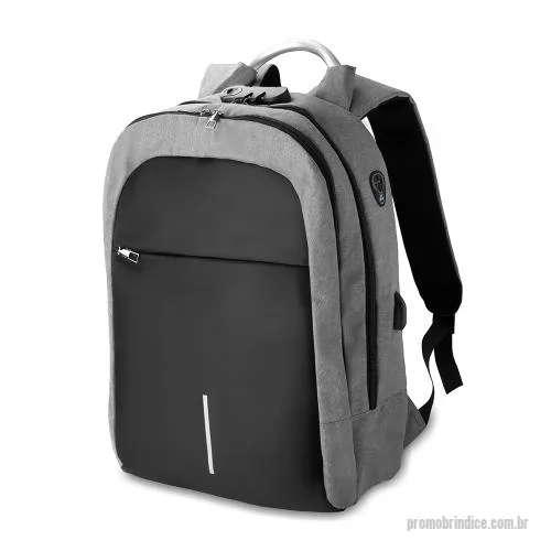 Mochila para notebook personalizada - Mochila em poliéster 300D externo e 210D interno. Fechamento em cadeado com segredo, bolso frontal com zíper, faixa reflexiva, saída USB e para fone. Dois grandes compartimentos, um para notebook até 15,6.