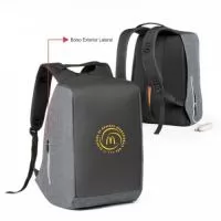 Mochila para notebook. 900D de alta densidade e tarpaulin. Sistema anti-roubo: compartimento principal com zíper oculto e parte posterior com 2 bolsos ocultos com zíper, para maior segurança. Compartimento principal forrado e almofadado, com 2 divisórias almofadadas para notebook até 15.6
