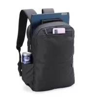 Mochila de nylon 24 litros com três compartimentos, sendo o principal com bolso para notebook 14 polegadas. A mochila possui um bolso lateral e suporte externo usb.